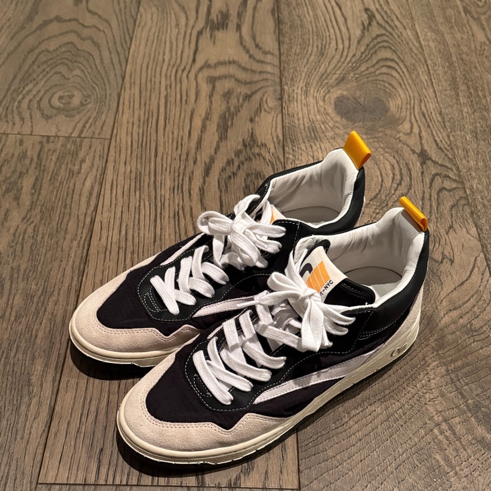 Oncept Women's Athletic Shoes - Black and White
